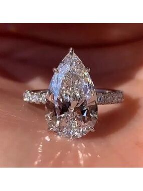 Pear-Shaped Diamond Engagement Ring in White Gold